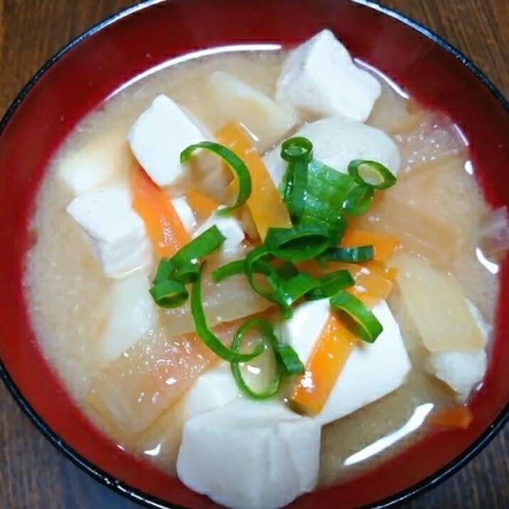 豆腐と里芋と玉葱の味噌汁